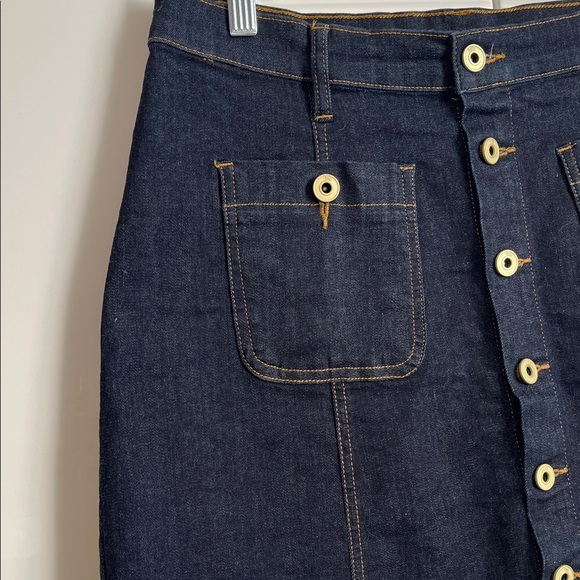 NWOT Tommy Hilfiger Dark Denim Skirt Gold Button Closure Belt Loops, Size 10 - Picture 4 of 9